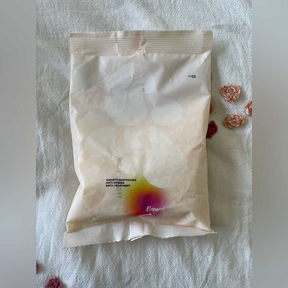 Flewd Anxiety Destroying bath treatment